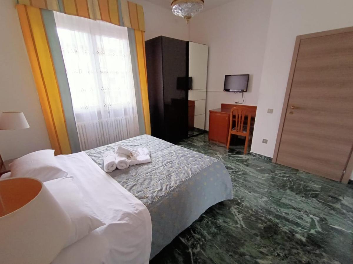 Hotel Domus Cesena Esterno foto